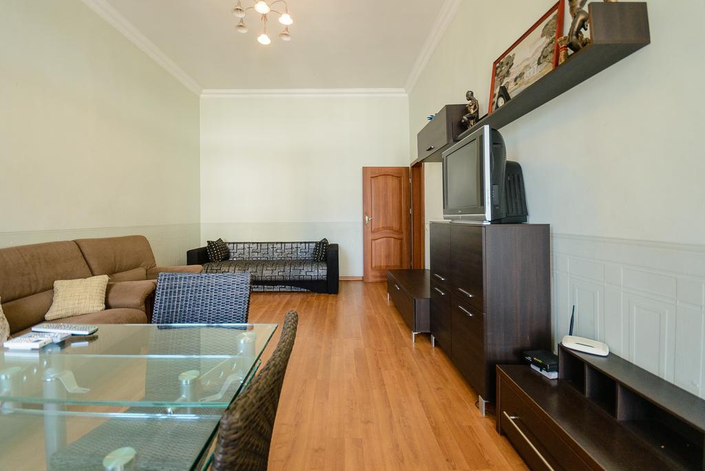 Простора 3 Кімнатна Біля Майдану Незалежності Apartment Kyiv Exterior photo